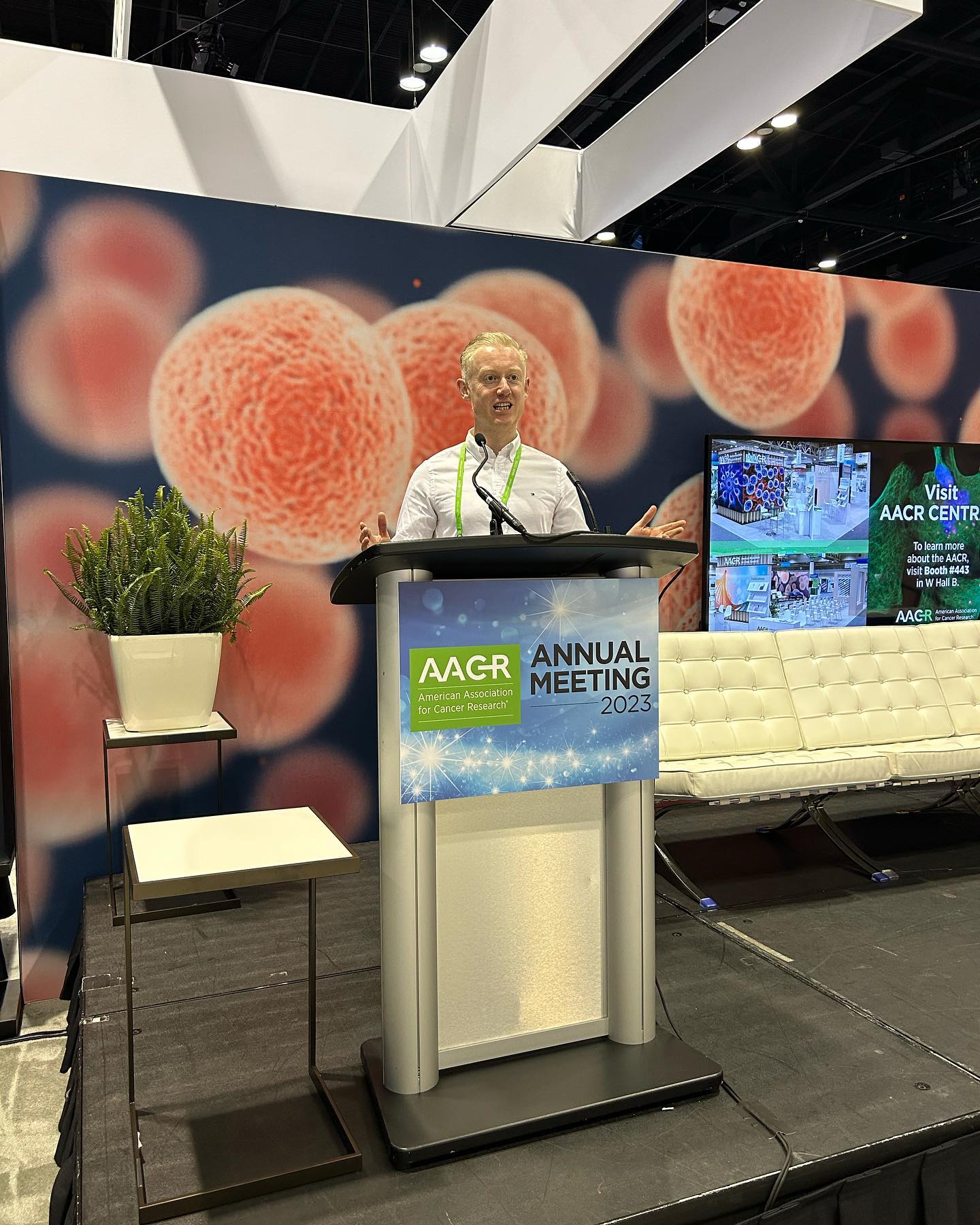 Seán Mac Fhearraigh speaking at the AACR Annual Meeting